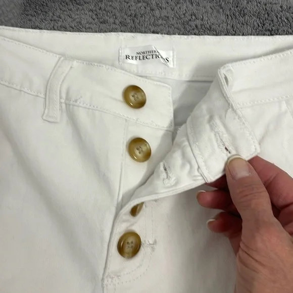 White Crop Wide Leg Ankle Pants with Tan Buttons Closure Size 4 - Picture 6 of 8